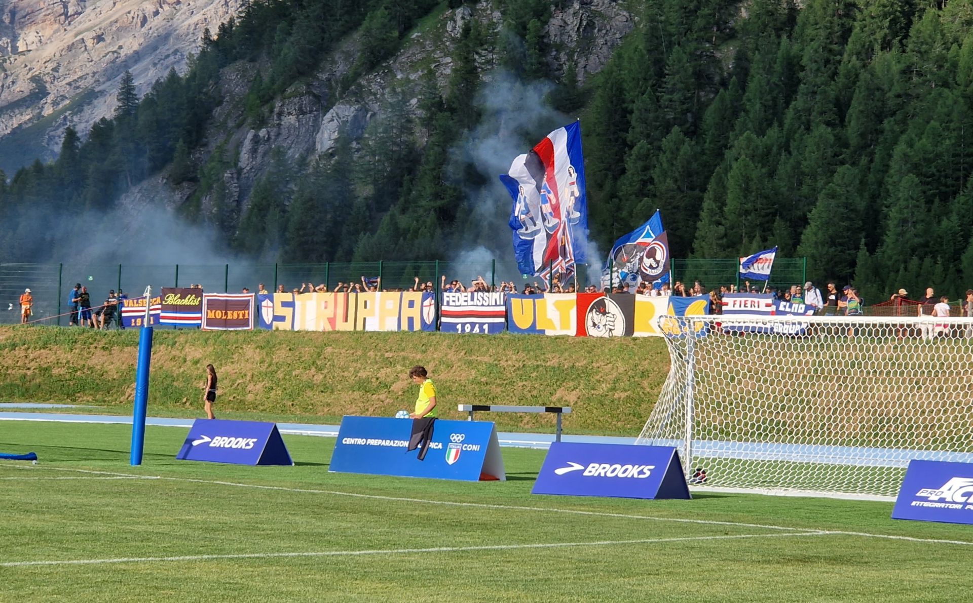 Sampdoria, scontri a Tirano tra tifosi blucerchiati e del Como dopo le rispettive amichevoli