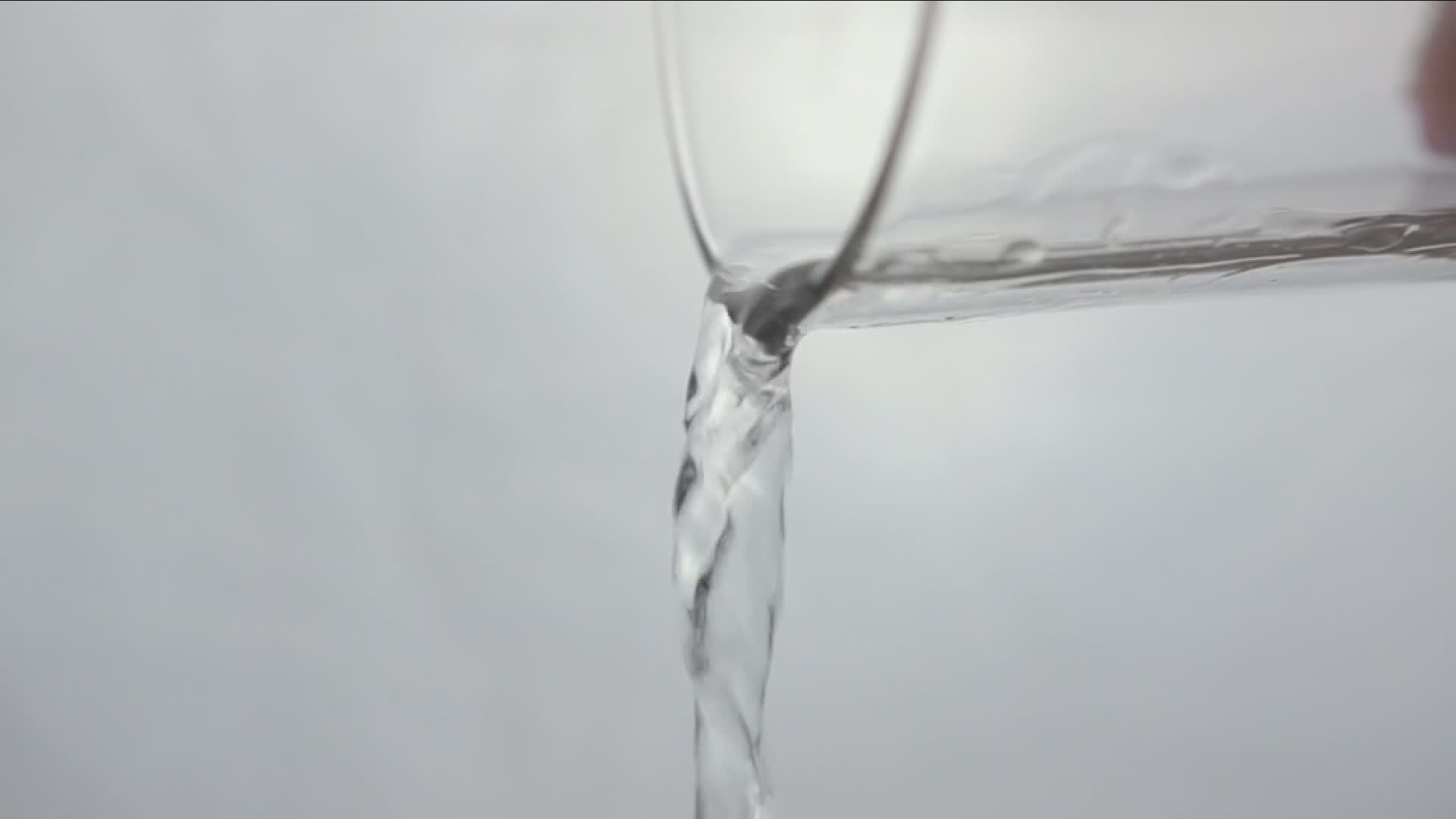 Caldo record, i consigli dell'esperto: "Integratori, tanta acqua e pochi caffè"