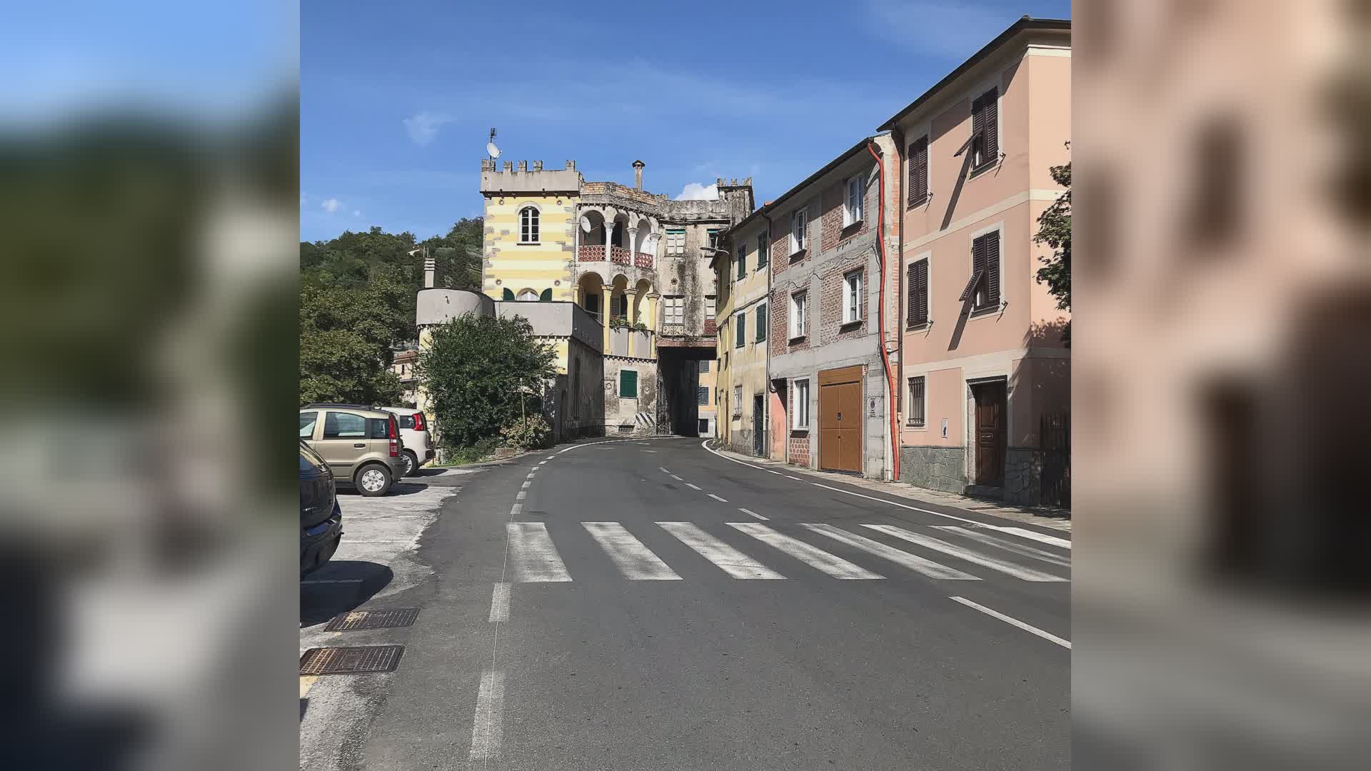 Borgonovo Ligure e "la casa più pazza del mondo", Rixi: "Demolire edificio per ampliare Statale 586"
