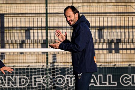 Genoa, presentazione ufficiale davanti ai tifosi. Gilardino: "Daremo battaglia per voi". Attesa per Retegui