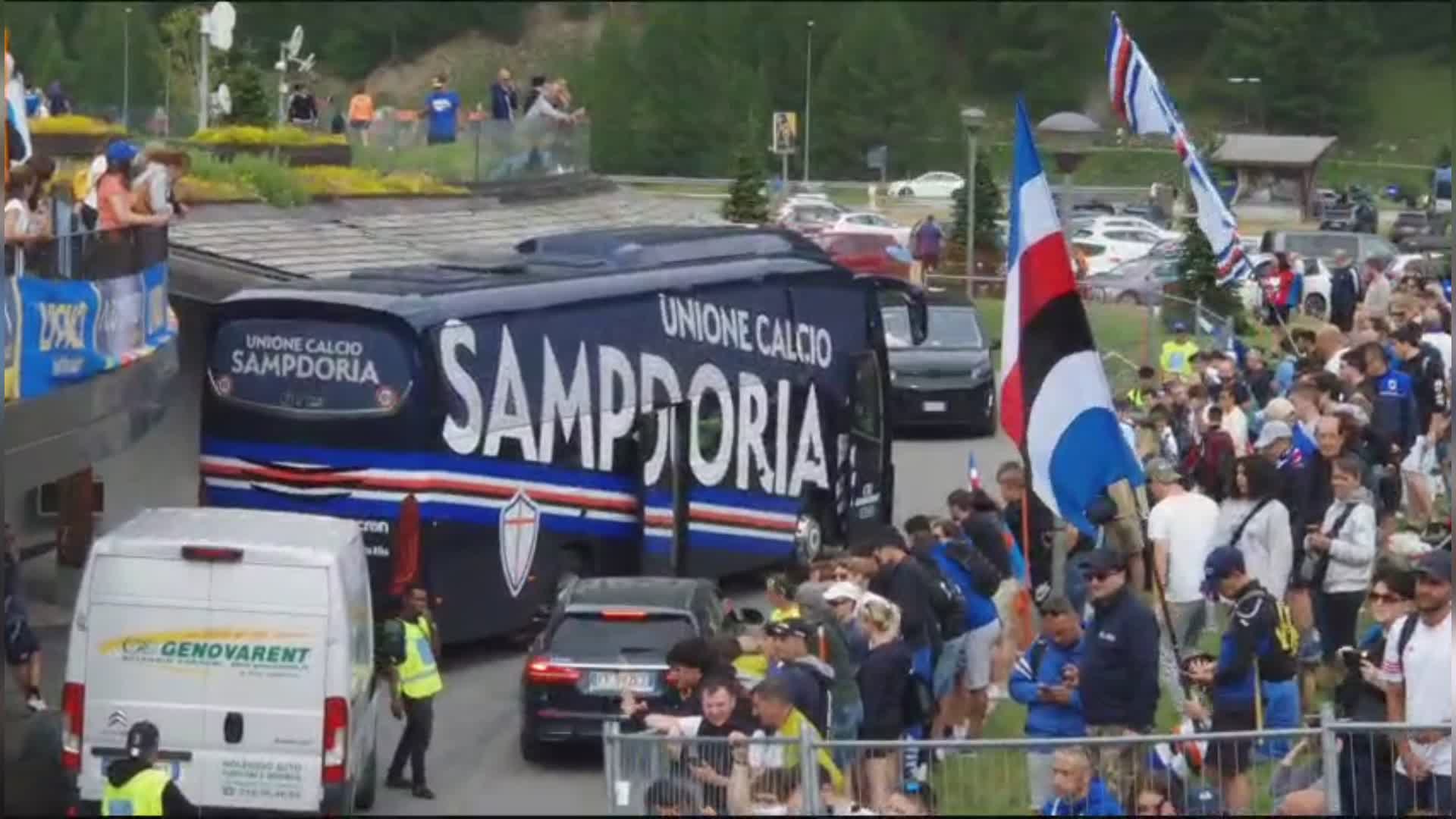 Sampdoria, il pullman con la squadra lascia Livigno: ritiro concluso. Frattura al setto nasale per Aquino