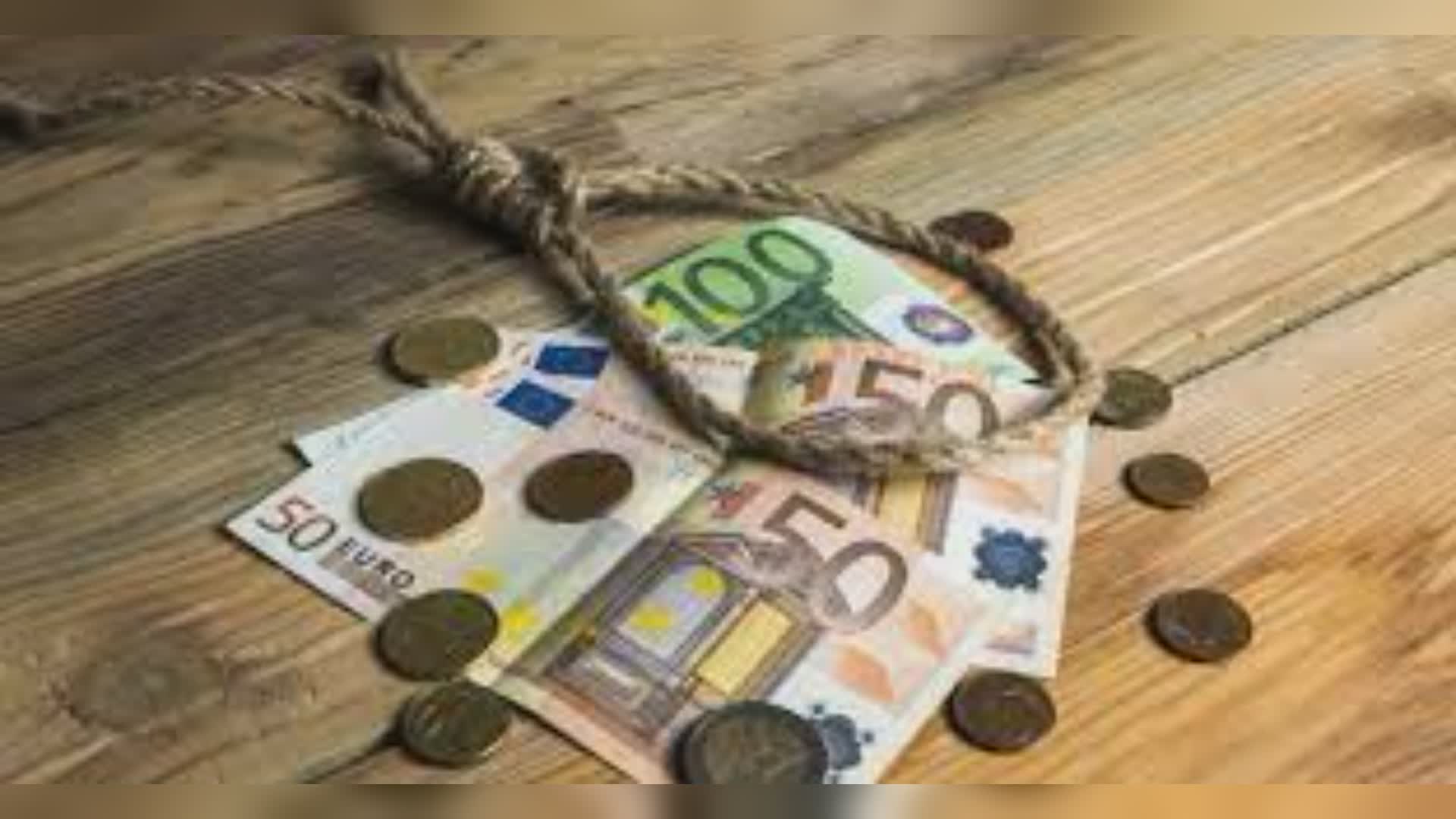 Sarzana, usuraia costringe una donna a riconoscere il 507% di interessi su un prestito: denunciata