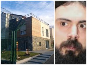 Genova, striscioni contro Luca Delfino all'esterno della Rems di Prà dove dovrà restare 6 anni e mezzo 