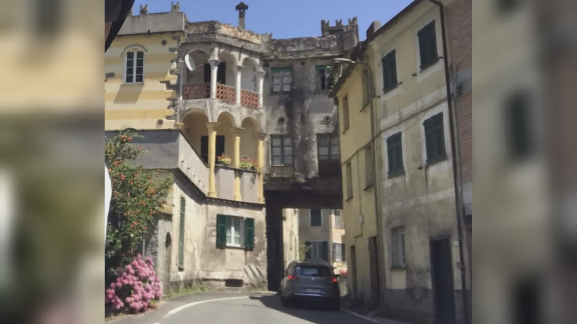 Mezzanego, la "casa più pazza del mondo": atteso ok Soprintendenza per abbattimento e allargamento strada