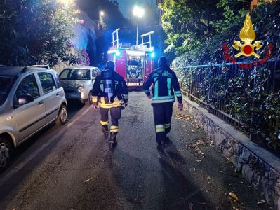 Genova, due ragazzi preparano la cena ma incendiano la cucina: intervengono i vigili del fuoco