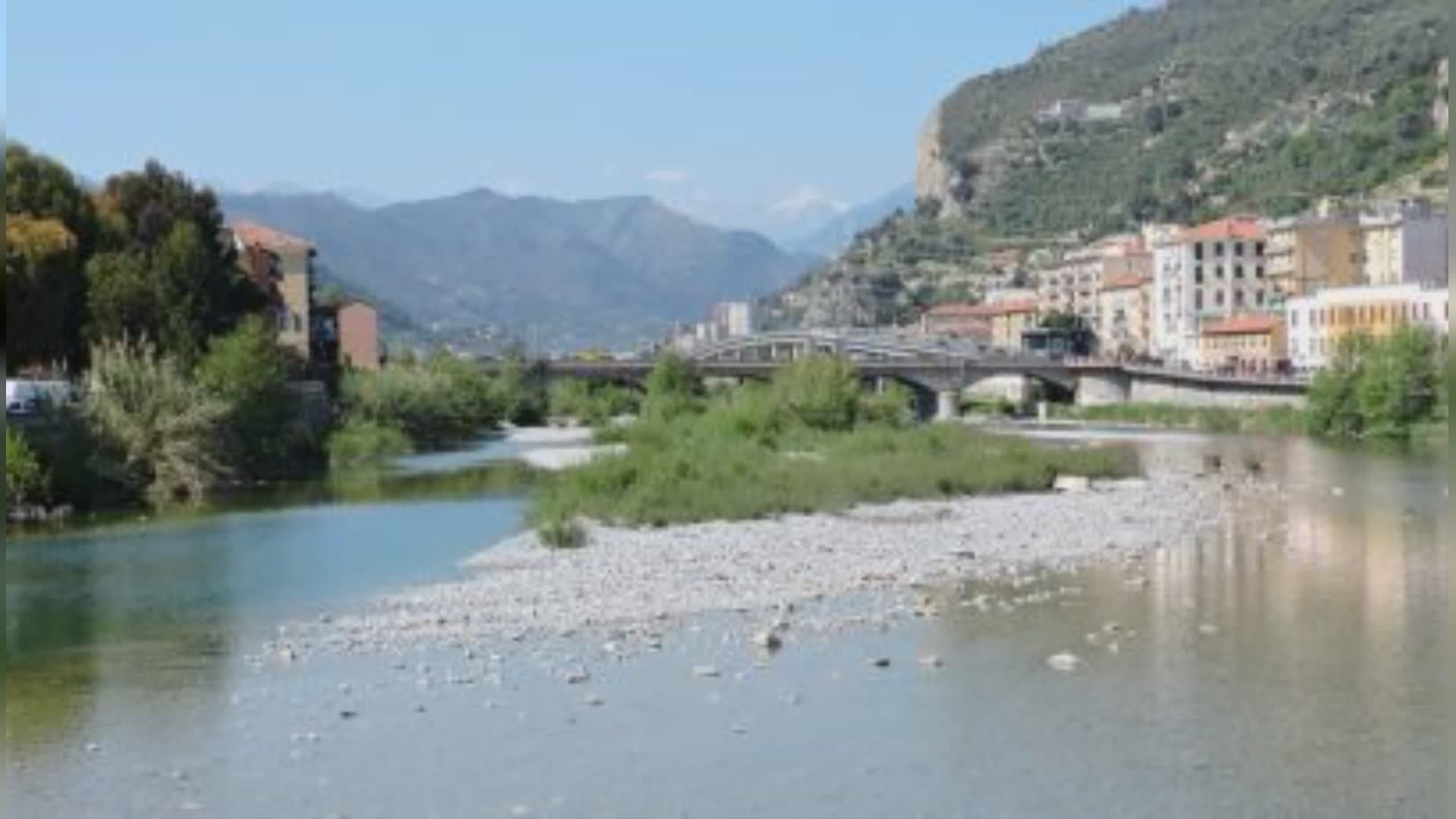 Ventimiglia: recinzione impedisce l'accesso dei migranti al greto del fiume Roya