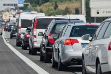 Autostrade, nuovo incidente in A12: scontro auto-furgone allo svincolo di Genova Est, cinque feriti