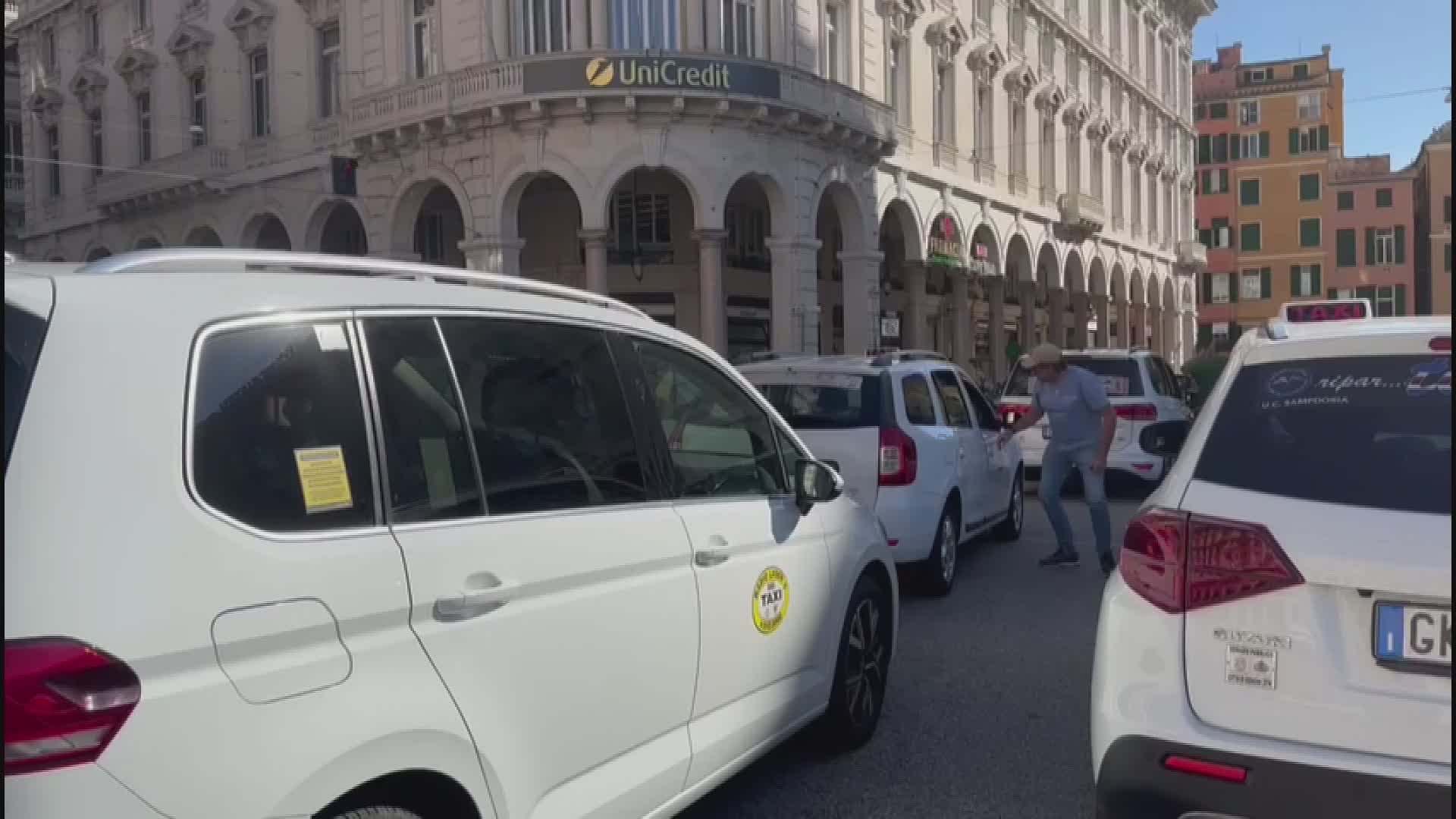 Governo, approvato decreto omnibus. I tassisti genovesi: "Ok all'incremento delle licenze ma la gestione resti comunale"