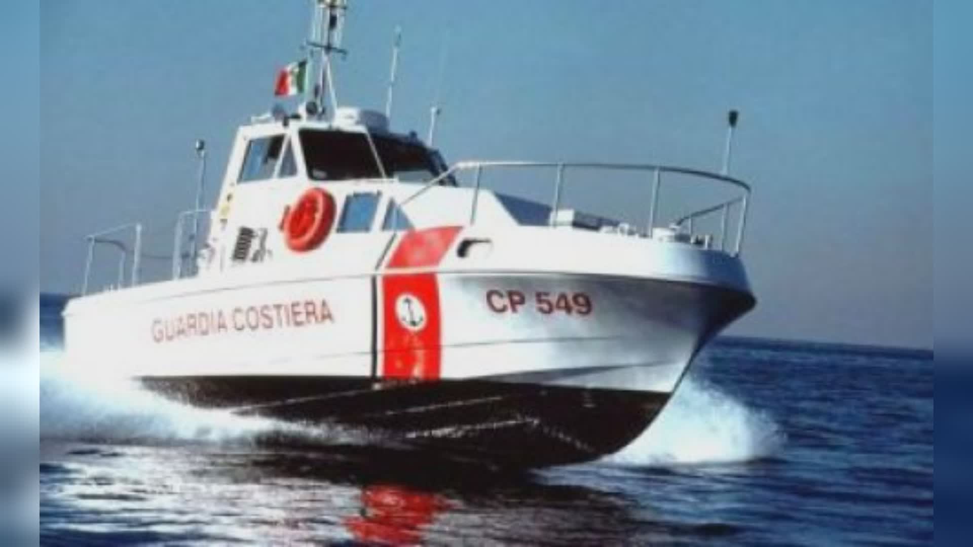 Genova: pesca e vende illegalmente spigola gigante, indagati pescatore e ristoratore