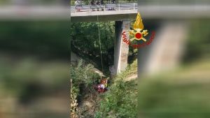 Davagna: motociclista cade e finisce fuori strada, interviene l'elicottero