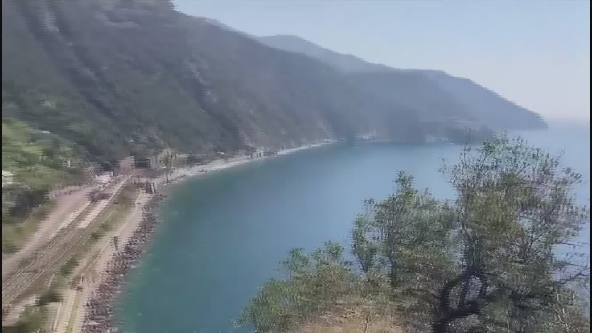 Corniglia, il sindaco Villa: "Crollato un vecchio muro a secco che non pregiudica la stabilità della falesia"
