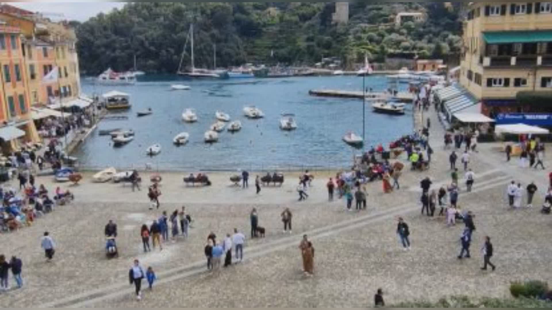 Portofino, 27enne denunciato per stalking: perseguitava una cameriera