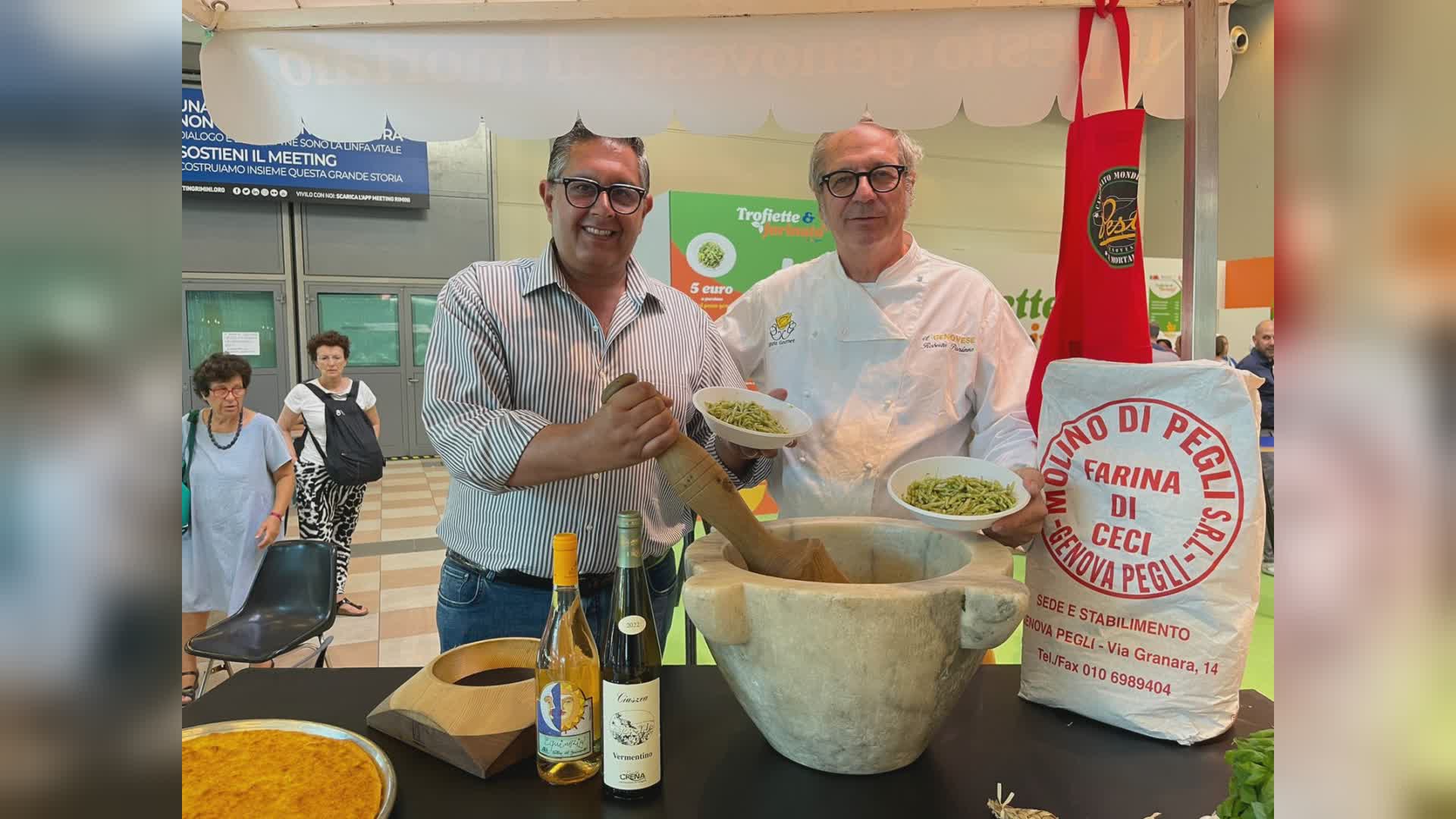 Meeting di Rimini, Toti allo stand della Liguria tra farinata e pesto