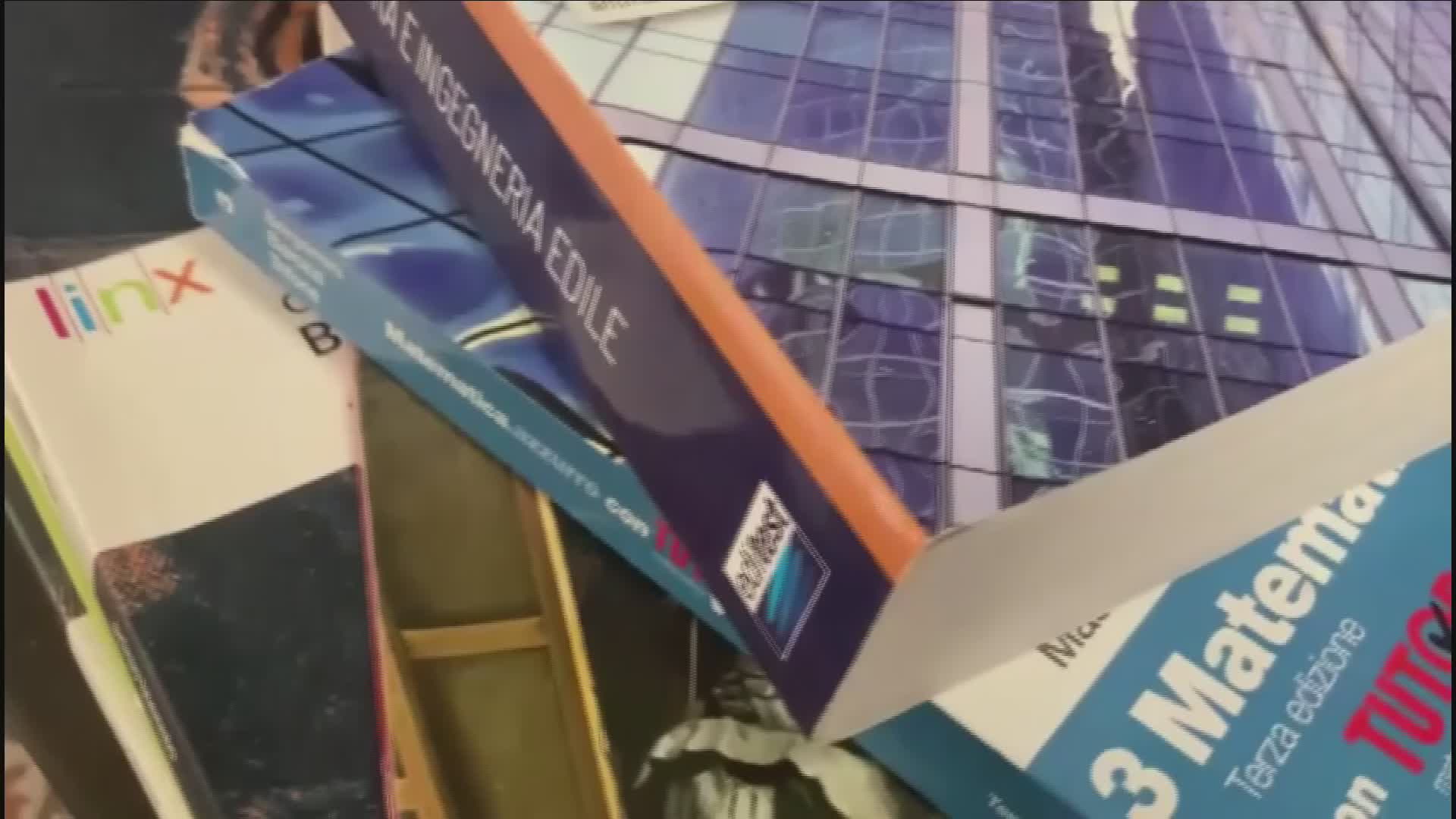 Libri scuola, aumenti fino al 10%: impennata del mercato dell'usato