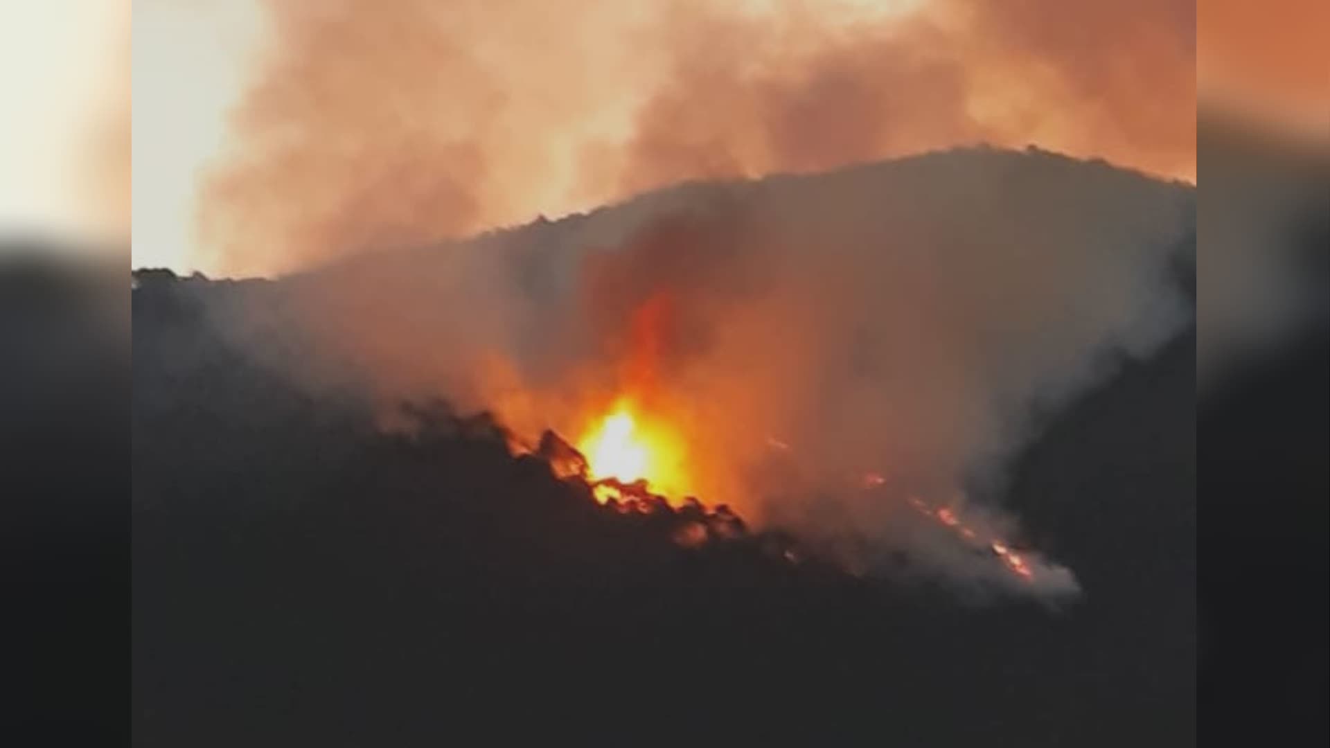 Dolcedo, incendio nei boschi sulle alture: elicotteri all'opera per lo spegnimento