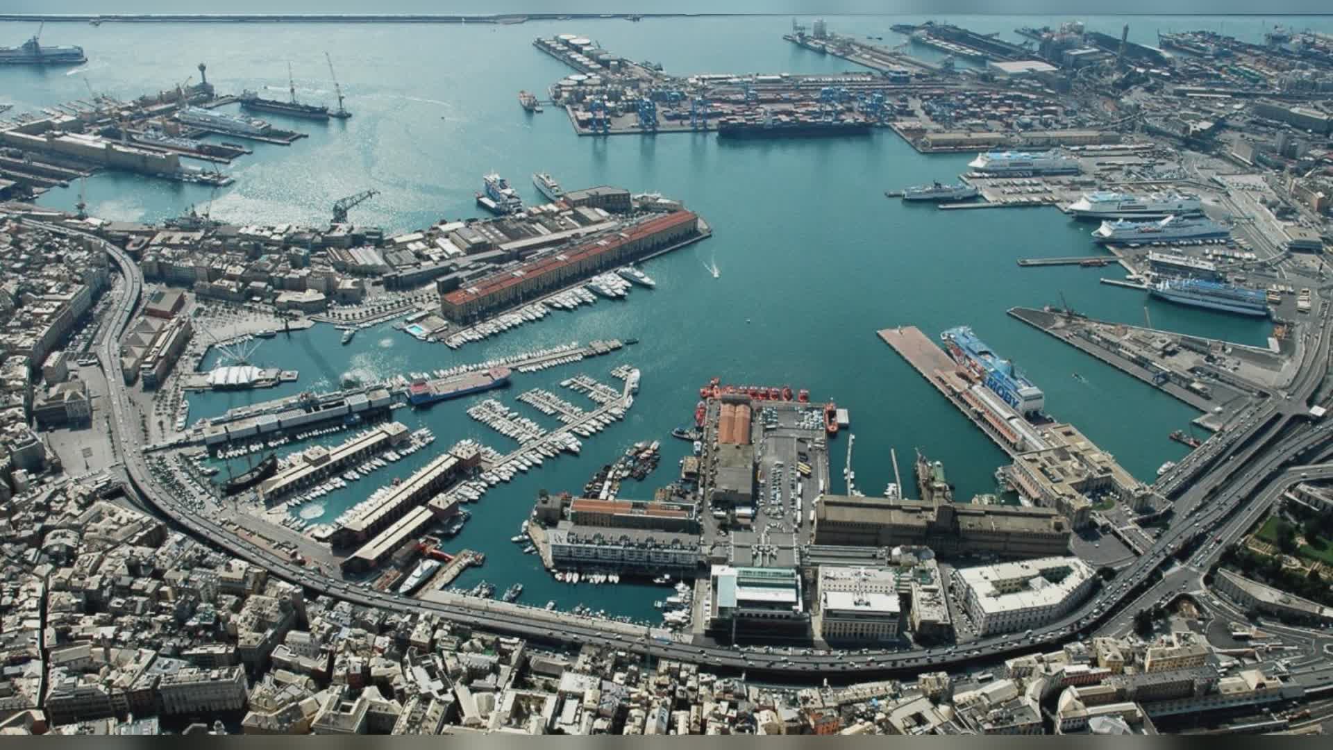 Porto di Genova, Toti: "Nessun momento di sbandamento, tutto va avanti con celerità e coordinamento"