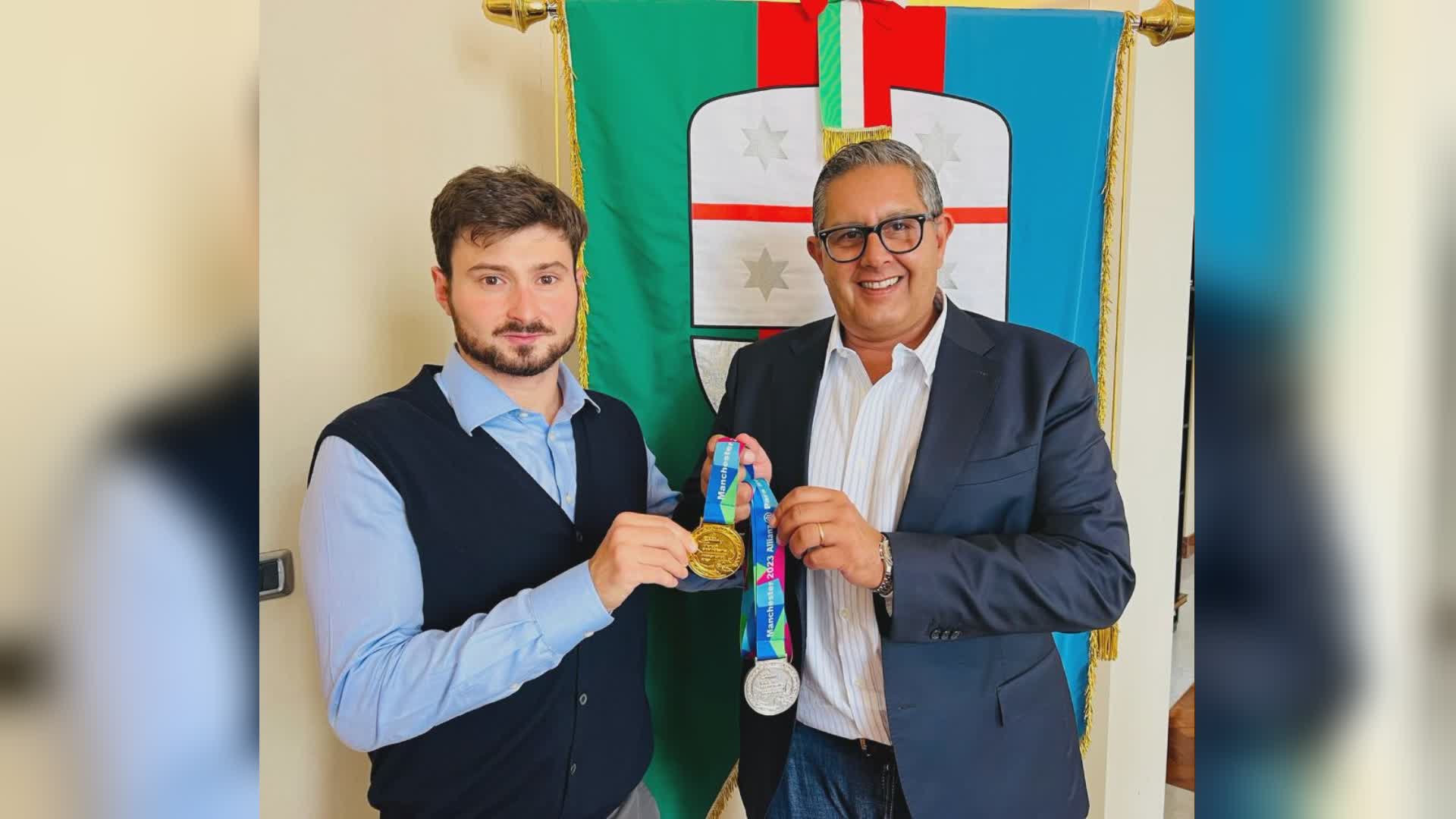 Genova, nuoto: il presidente Toti incontra e premia il campione paralimpico Bocciardo