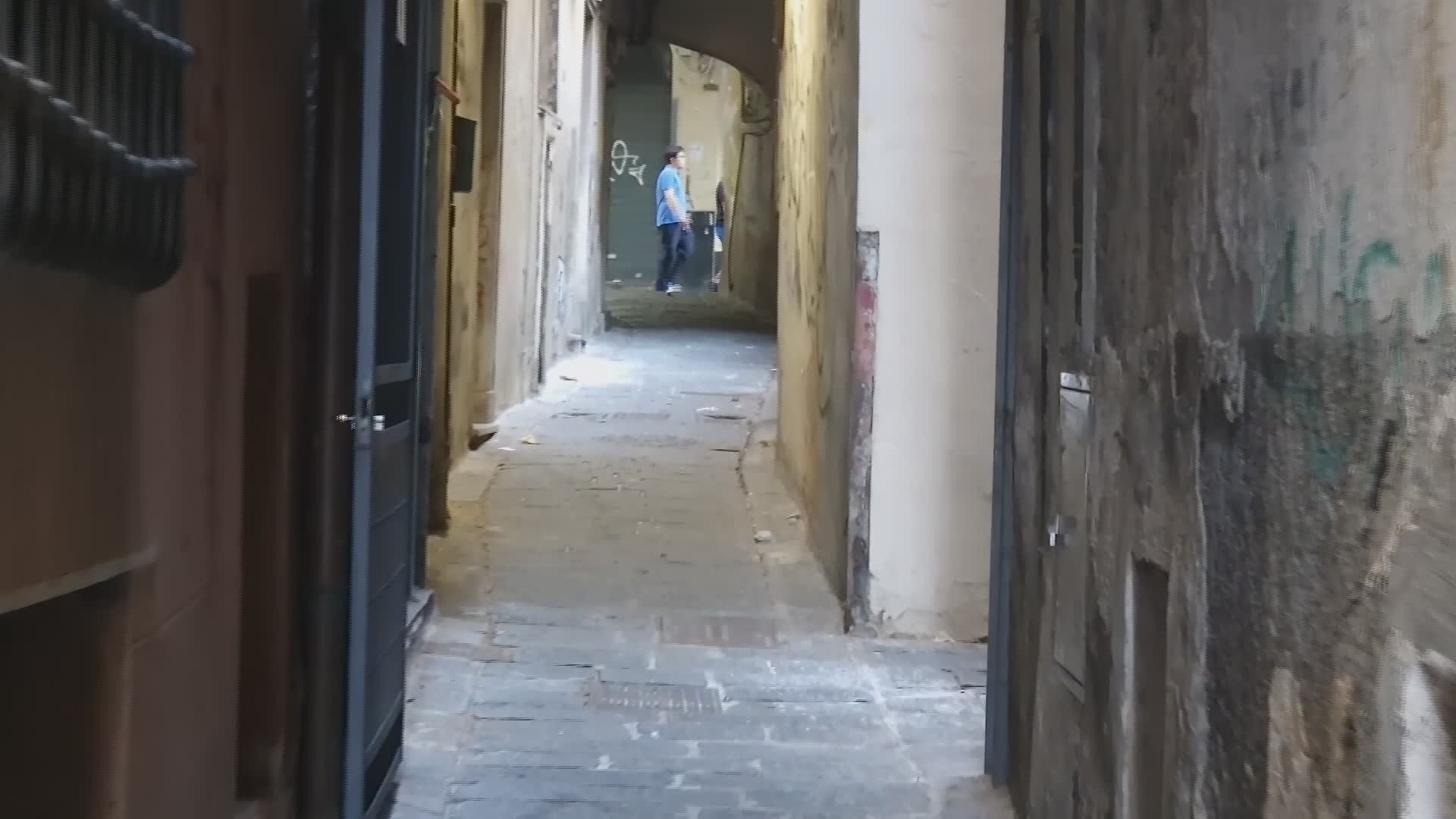 Minori e criminalità, emergenza in centro storico. Costa (presidente Ceis): "Giro di bande che paga piccoli stipendi"