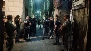 Genova: aggredito con lo spray al peperoncino e derubato