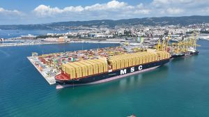 Trieste, varata la "MSC Nicola Mastro": con i suoi 399 metri di lunghezza, è la più grande nave mai attraccata in Italia