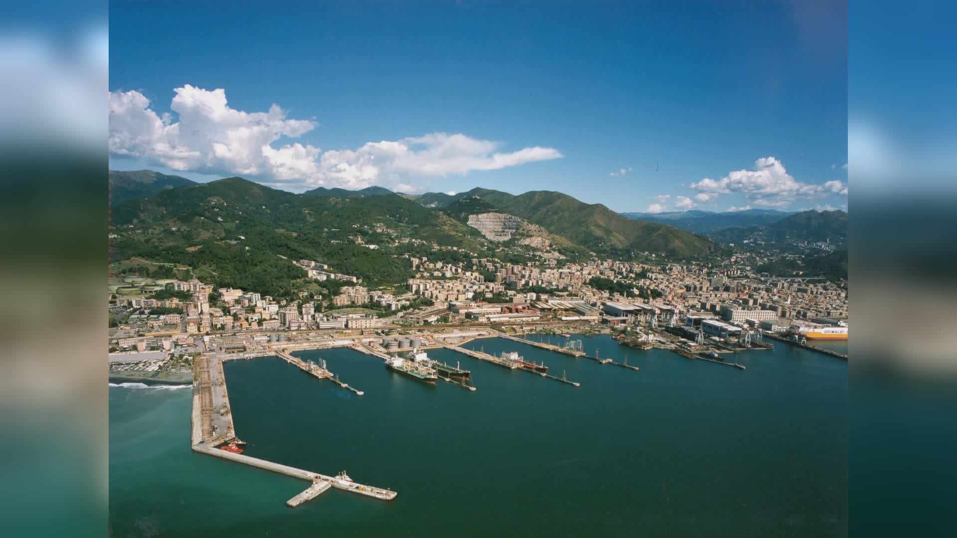Genova, fondali meno profondi a Porto Petroli: per ora le petroliere non attraccano