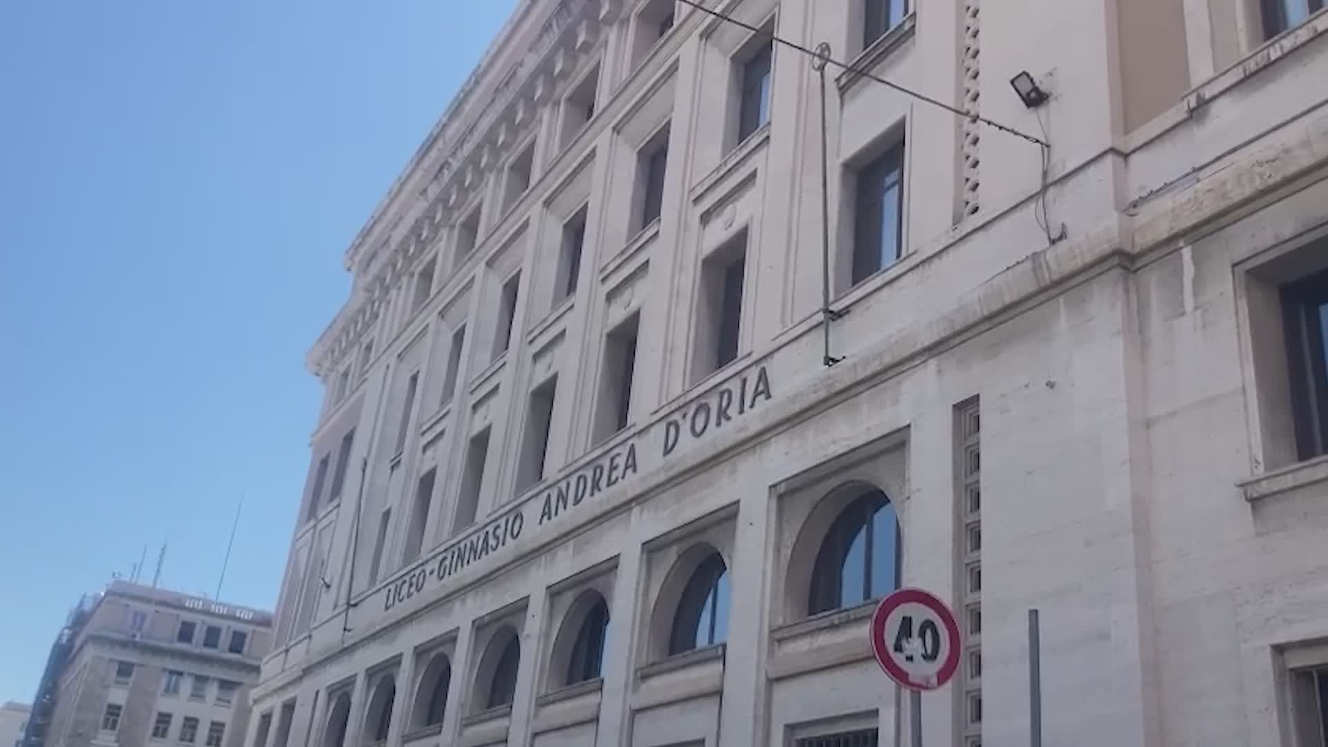 Scuola, caccia ai libri tra bonus, comodato d'uso ed edizioni digitali