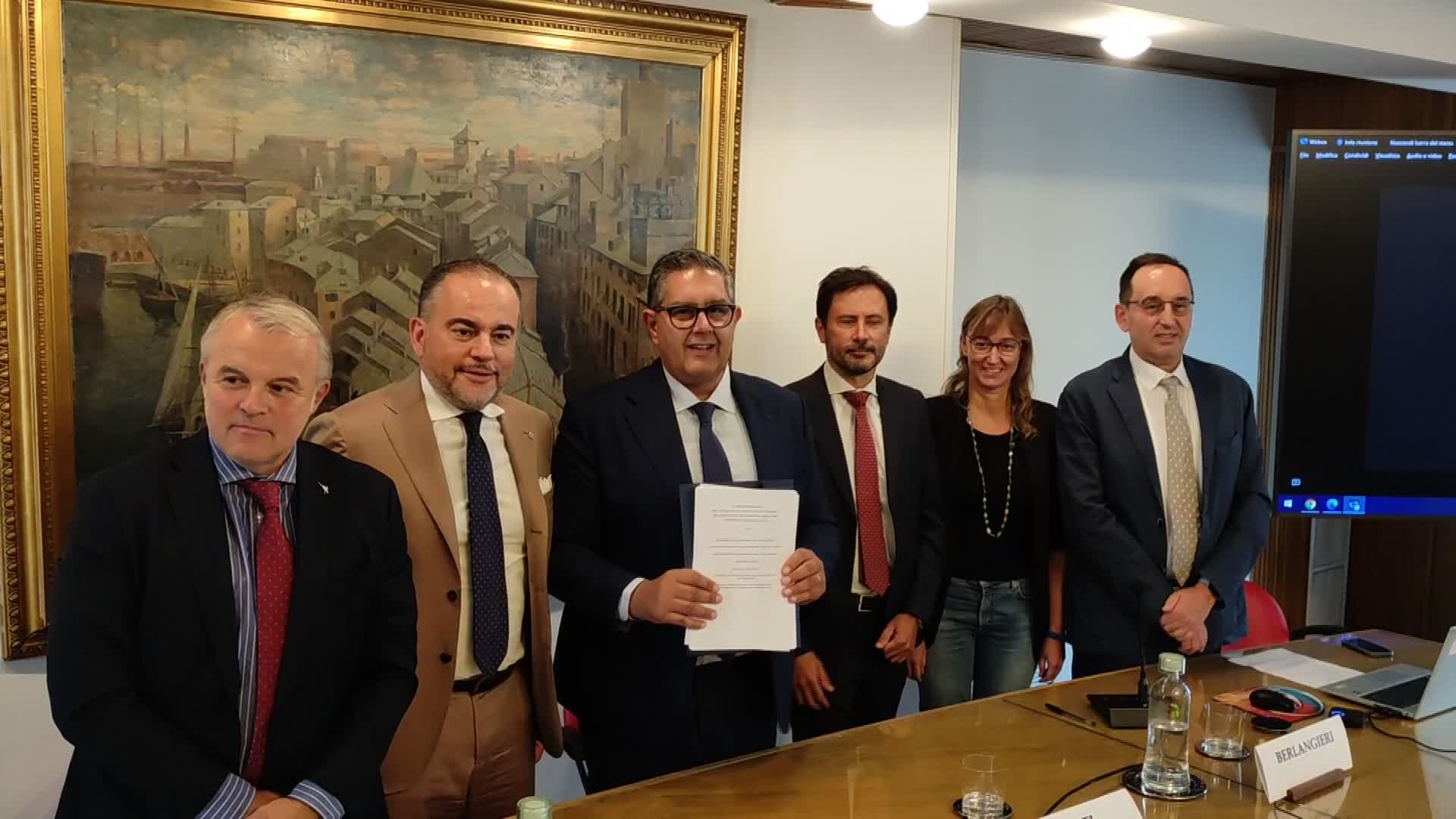 Savona, firmato accordo di programma per l'area di crisi: 50 milioni da Regione Liguria e Governo