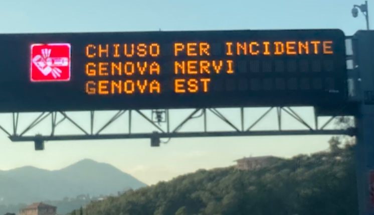 Liguria, venerdì di traffico in autostrada: incidente in A12, chiuso per un'ora il tratto Nervi-Genova Est