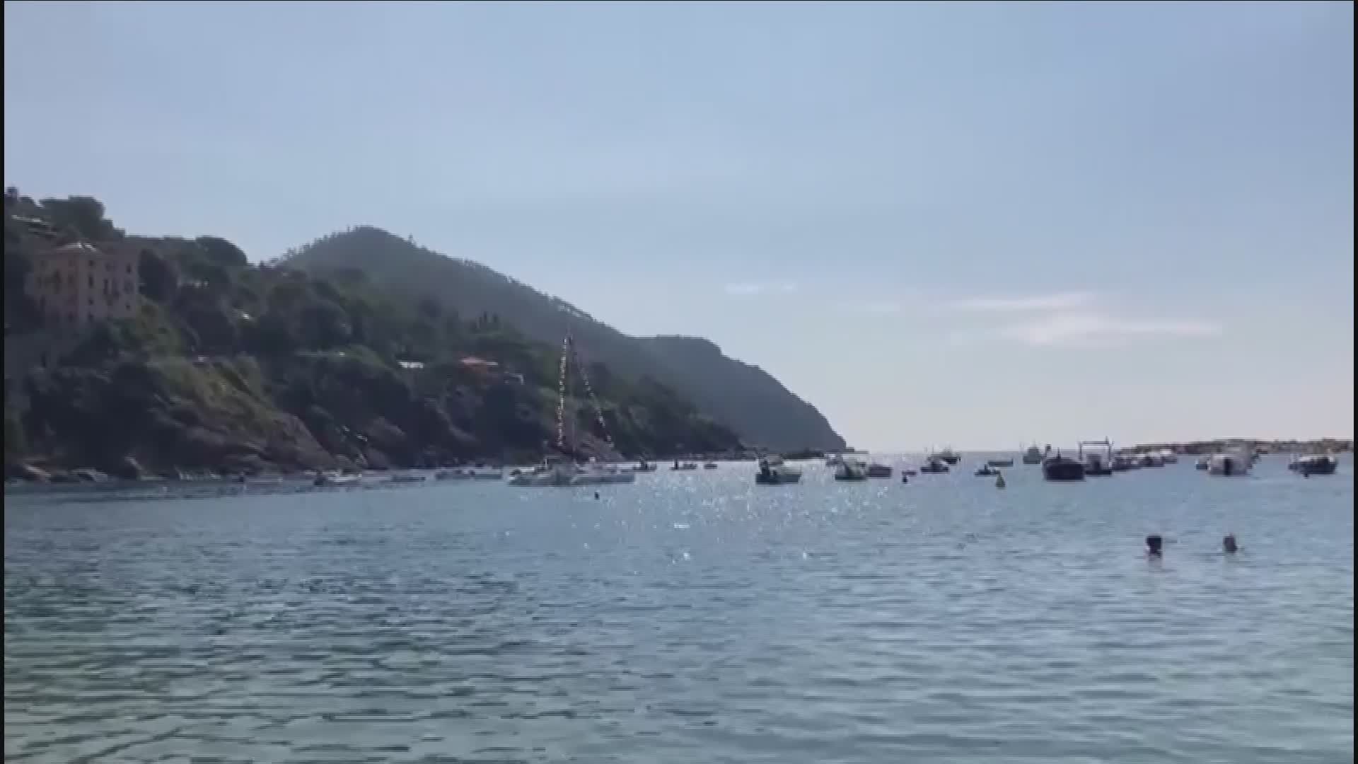 Sestri Levante, baia del silenzio: l'acqua cristallina ancora incanta i turisti a settembre