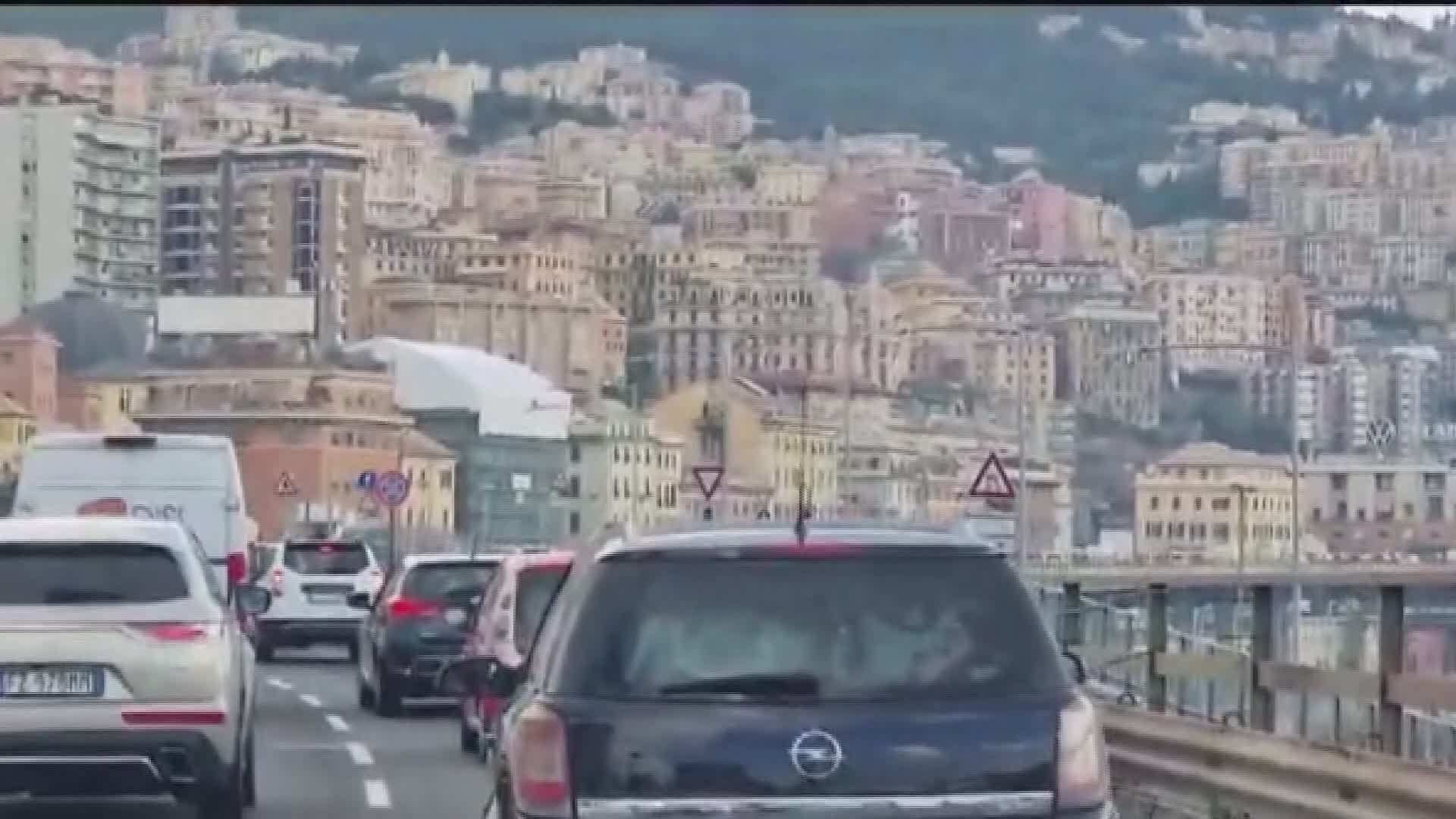 Traffico in tilt a Genova, Bucci: "Polemica inesistente, fra due anni avremo i parcheggi"