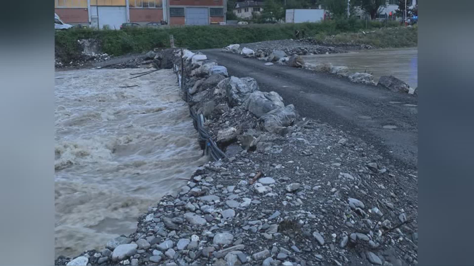 Ronco Scrivia, livello dell'acqua troppo alto: chiuso il guado del torrente