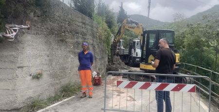 Genova, frana in via Trossarelli: 80 famiglie isolate e circolazione interrotta (il video)