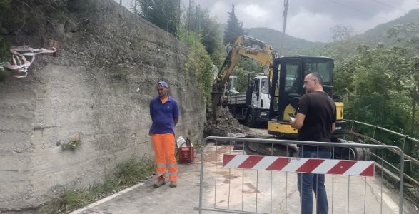 Genova, frana in via Trossarelli: 80 famiglie isolate e circolazione interrotta (il video)