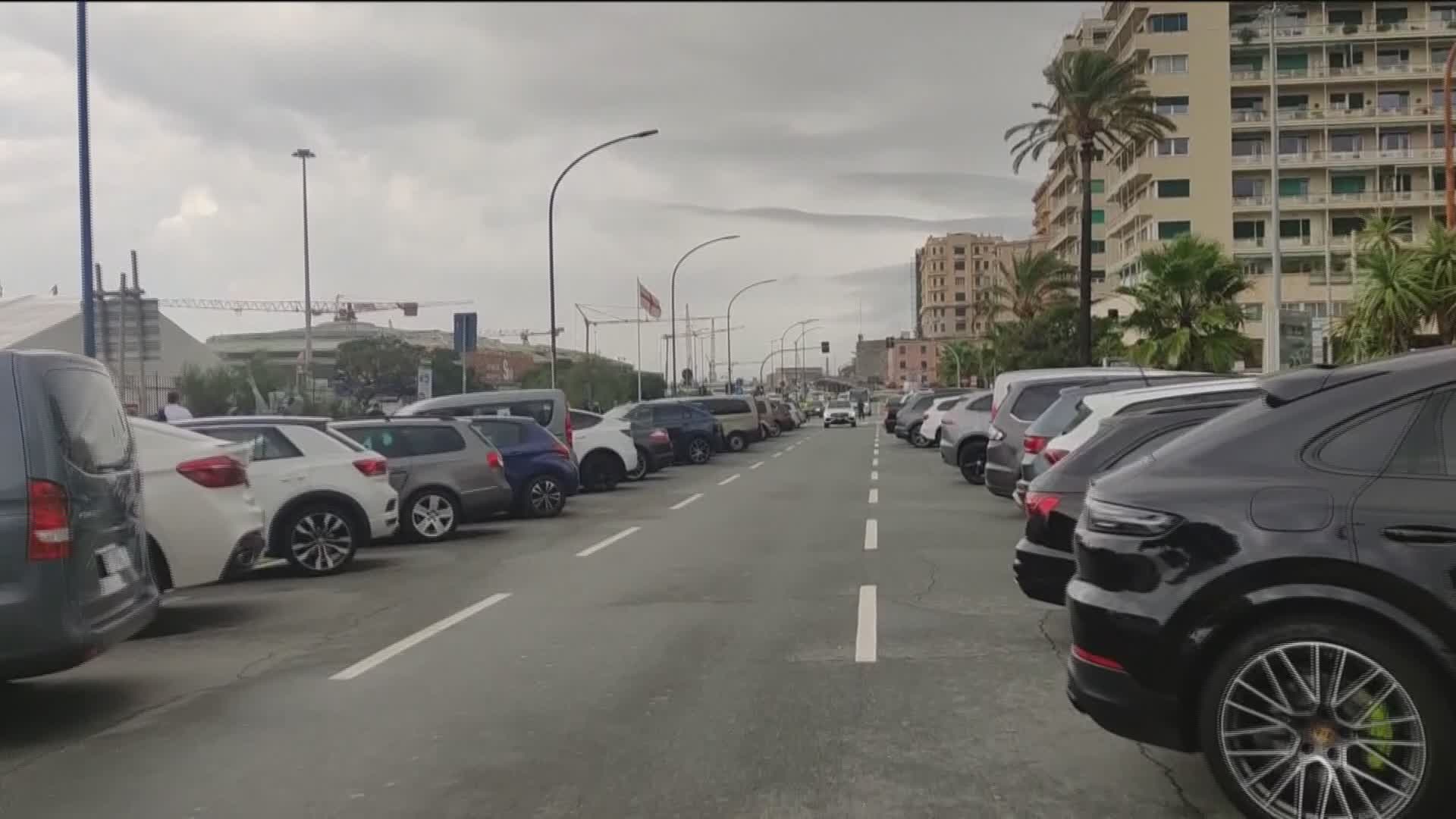 Genova, Corso Marconi chiusa e traffico in tilt. L'assessore Campora: "Non volevamo togliere parcheggi ai residenti, ma oggi netto miglioramento"