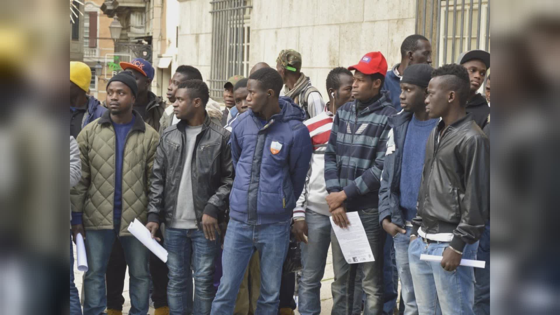 Genova, migranti ospitati nei container. L'assessore Rosso: "Né io né il Comune abbiamo dato alcuna autorizzazione"