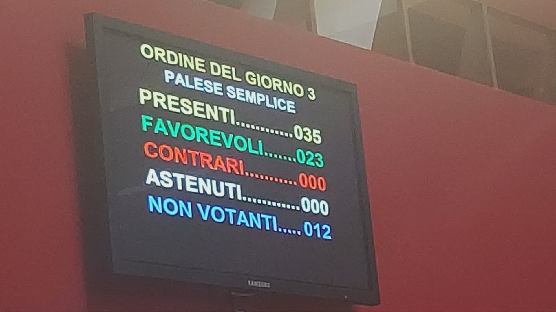 Genova: pesto e cannabis in consiglio comunale, Lega attacca Pd e le altre forze di minoranza