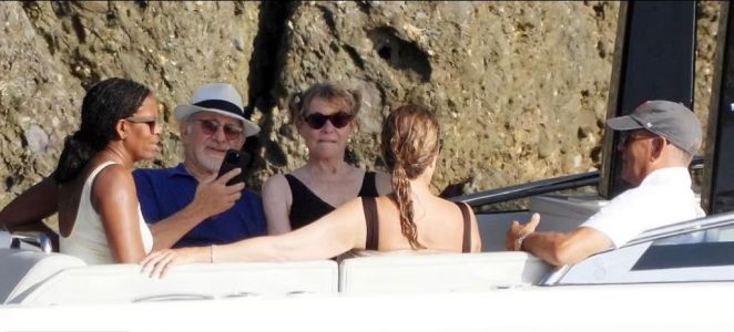 Portofino, Tom Hanks e Michelle Obama in vacanza sullo yacht di Spielberg