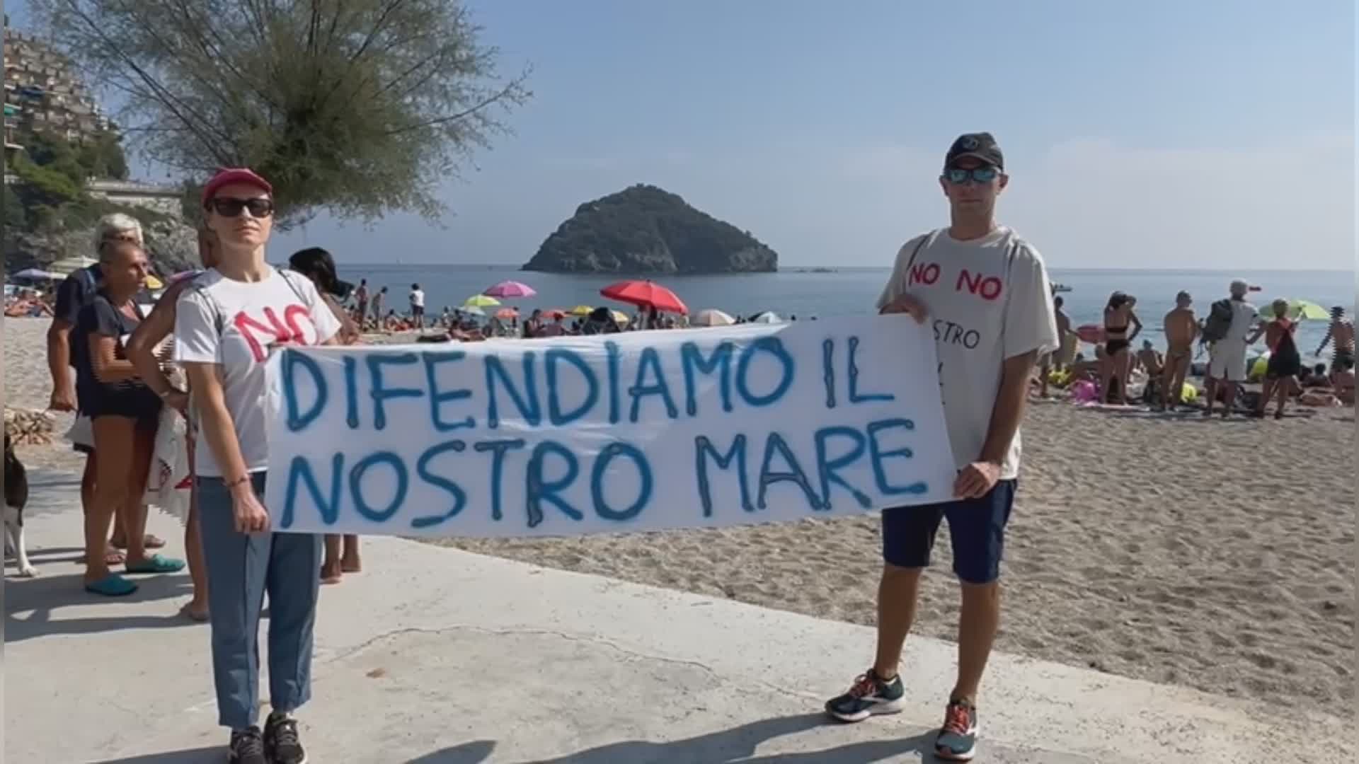 Rigassificatore, a Bergeggi anche Enrique Balbontin (Pirati dei Caruggi): "Vediamo la nostra terra minacciata da questa spada di damocle"