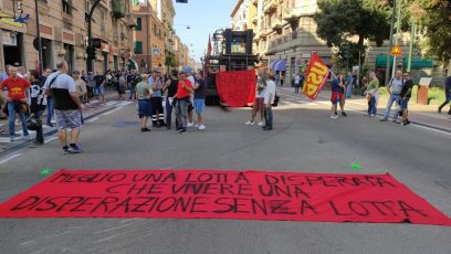Ex Ilva: sciopero di 24 ore a Cornigliano, i lavoratori: "Meglio una lotta disperata che una disperazione senza lotta"