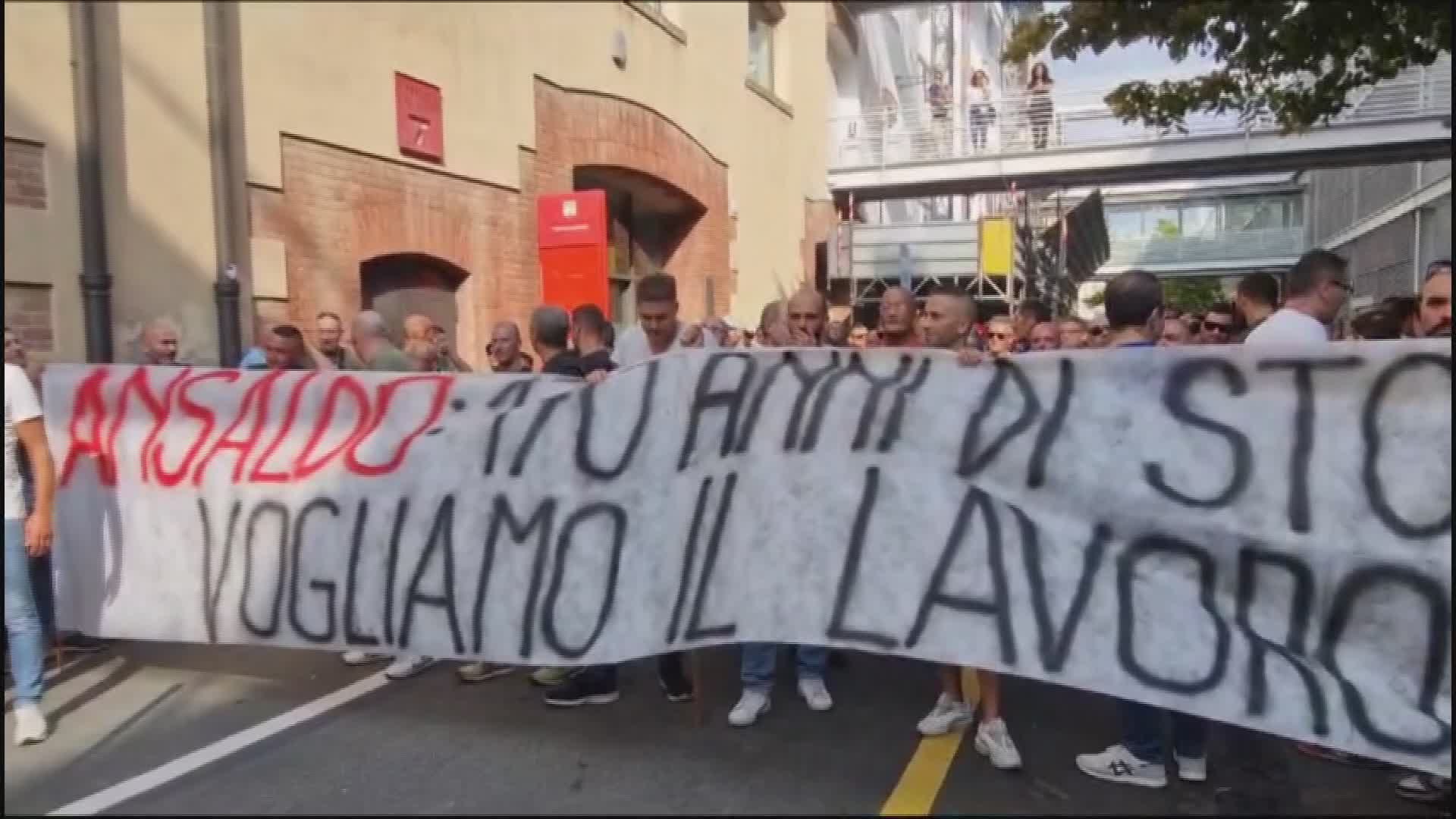Genova, protesta dei lavoratori di Ansaldo Energia al Porto Antico
