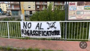 Rigassificatore, prima volta di Toti a Savona: incontrerà i sindaci. Prevista manifestazione di protesta di cittadini e associazioni