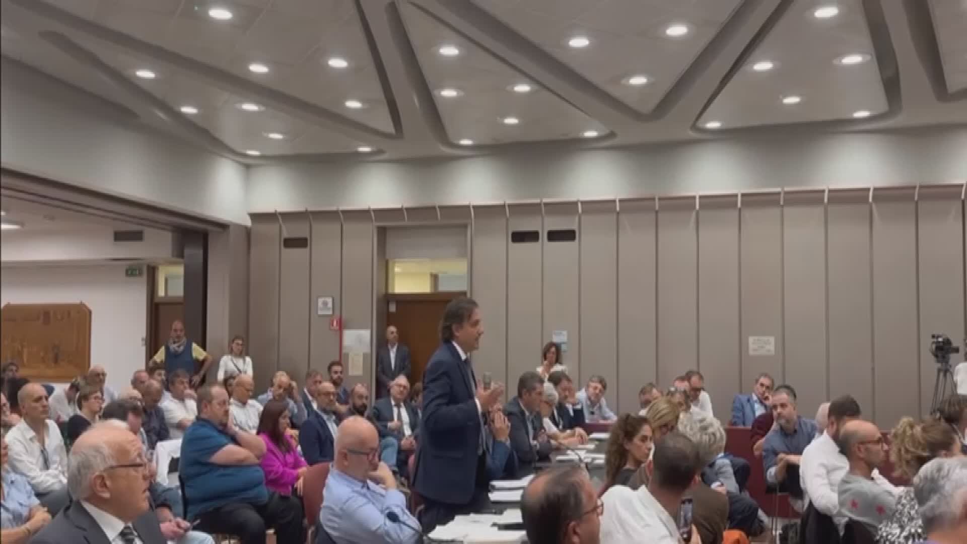 Rigassificatore, duello a Savona Toti: "Opera necessaria". Russo: "Inascoltati i territori"