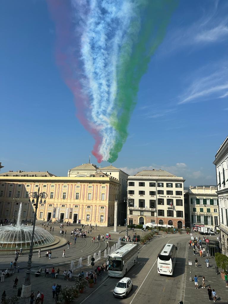 Genova, le Frecce Tricolori salutano la città per festeggiare il centenario (FOTOGALLERY)