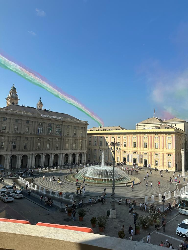 Genova, le Frecce Tricolori salutano la città per festeggiare il centenario (FOTOGALLERY)