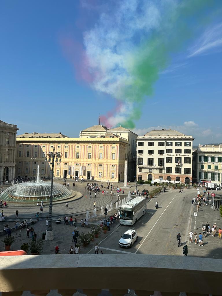 Genova, le Frecce Tricolori salutano la città per festeggiare il centenario (FOTOGALLERY)