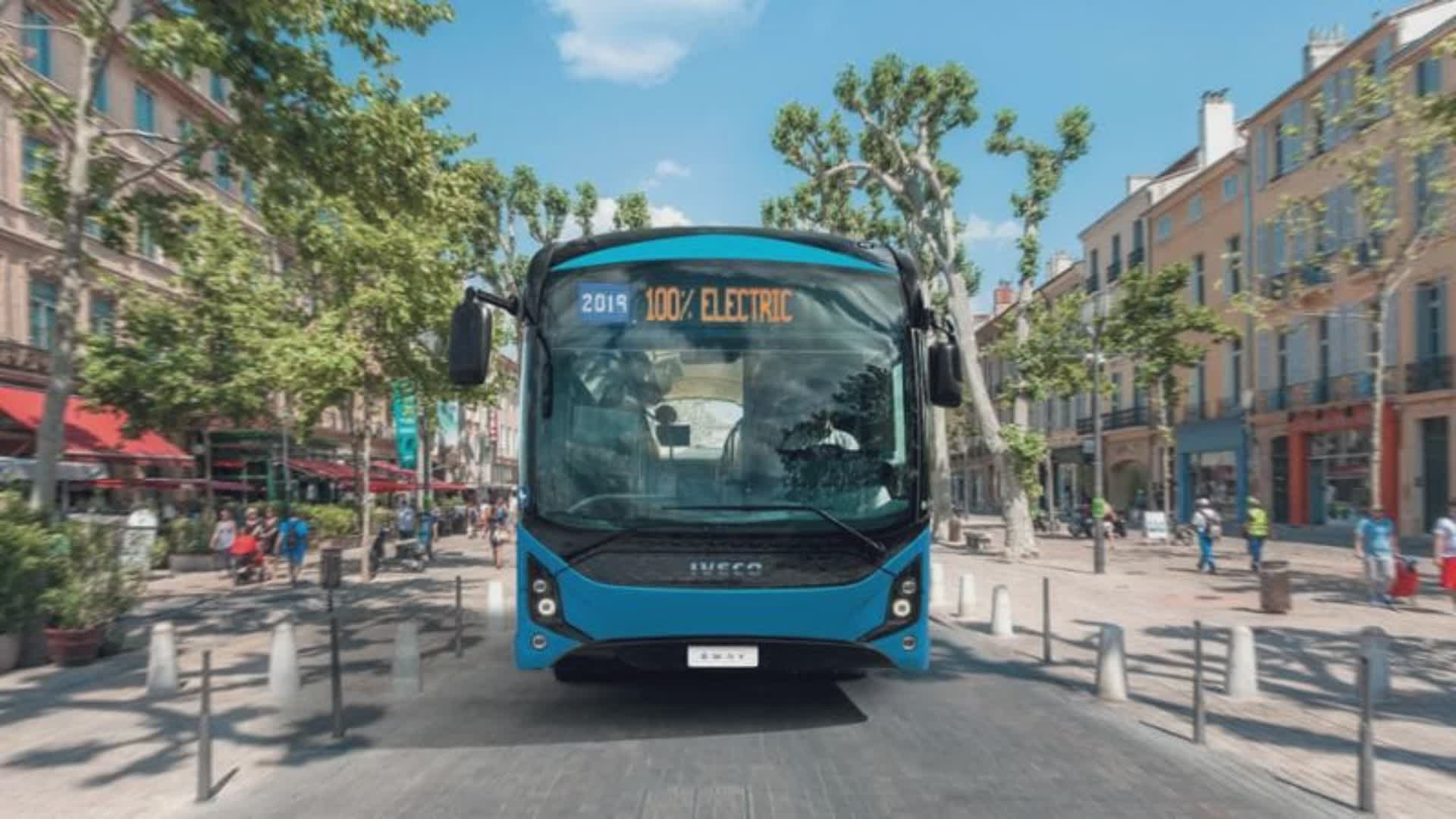 Bari: il Comune acquista 36 nuovi autobus elettrici grazie ai fondi del PNRR