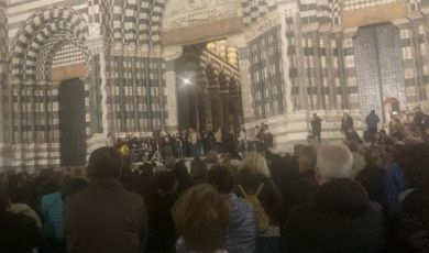Genova, in centinaia alla preghiera in San Lorenzo per la pace in Medioriente. L’Arcivescovo Tasca: “Bisogna far pace con la propria storia”