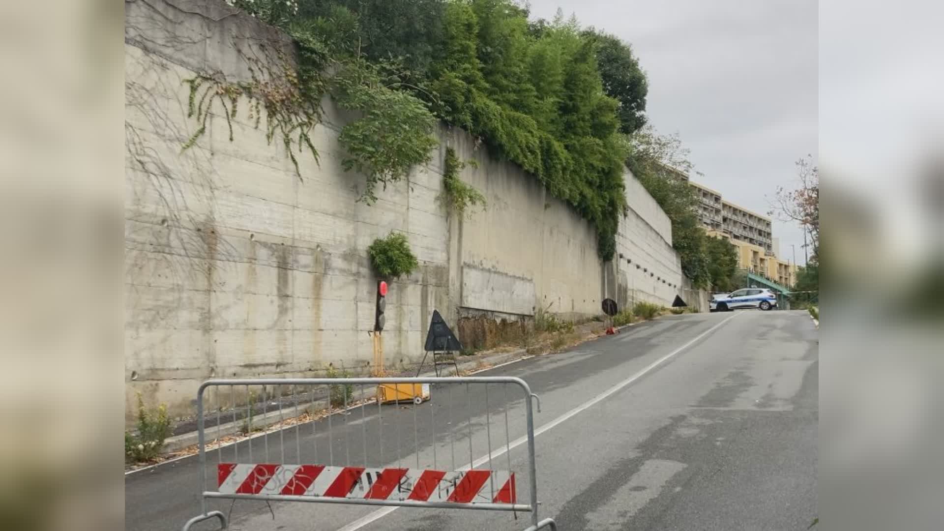 Genova, muro a rischio crollo: niente auto e pedoni in via Val Trebbia