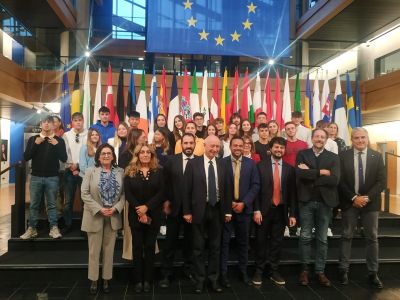 Liguria, gli studenti diventano ‘cittadini europei’: in 23 in visita all’Europarlamento a Strasburgo 