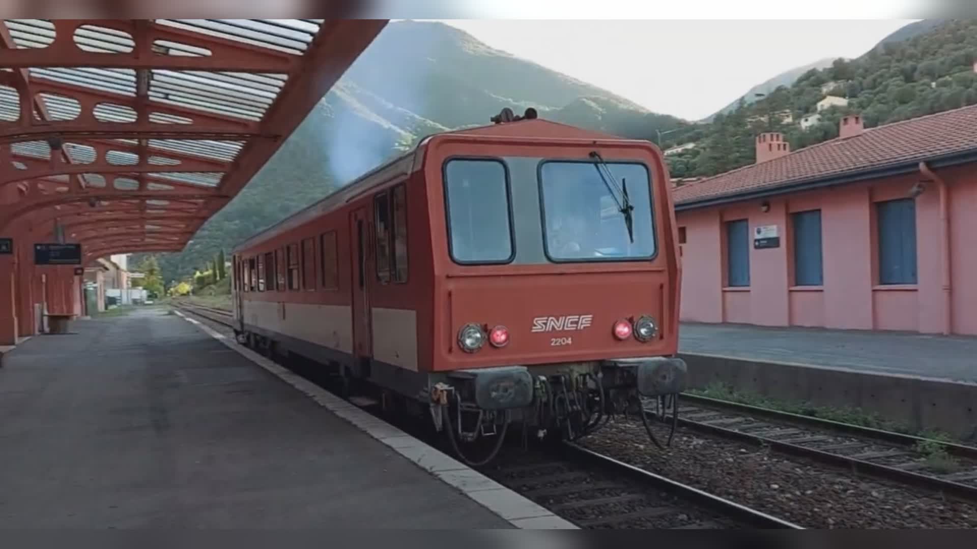 Maltempo: rischio frana in territorio francese, circolazione interrotta sulla ferrovia Ventimiglia-Cuneo